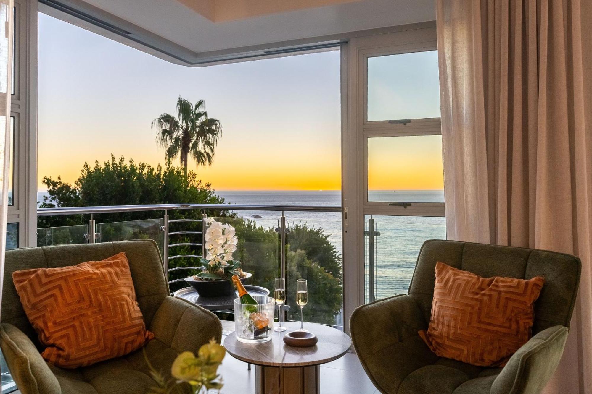 Lisburn Uno On Clifton - Lux With Ocean Views Apartment